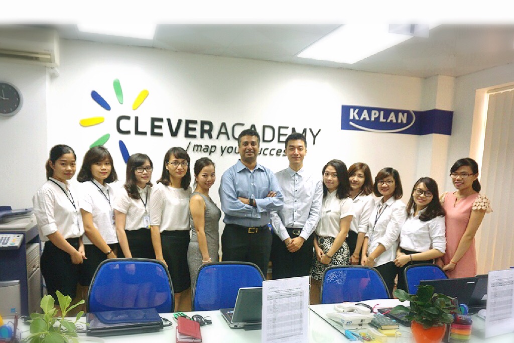 Ông Bharat Krishna, Tổng Giám đốc Kaplan Test Prep tới thăm và làm việc tại Clever Academy, Việt Nam