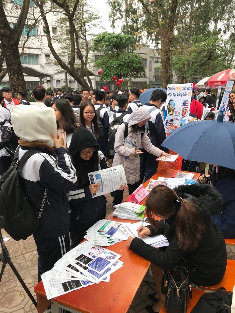 CLEVER ACADEMY THAM GIA VÀO NGÀY HỘI HƯỚNG NGHIỆP CỦA TRƯỜNG THPT NGUYỄN TRÃI