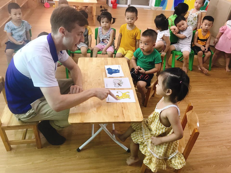 Cho con tiếp xúc tiếng Anh sớm tại Clever Junior Cao Bằng