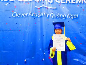 Học sinh Clever Anademy Quảng Ngãi nhận chứng nhận sau khóa học