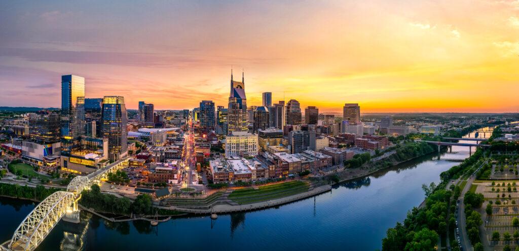 Tiểu bang Tennessee, được biết đến như "Thủ đô âm nhạc thế giới", tự hào với thành phố Nashville - nơi sản sinh ra nhiều loại nhạc như country, rock và blues.