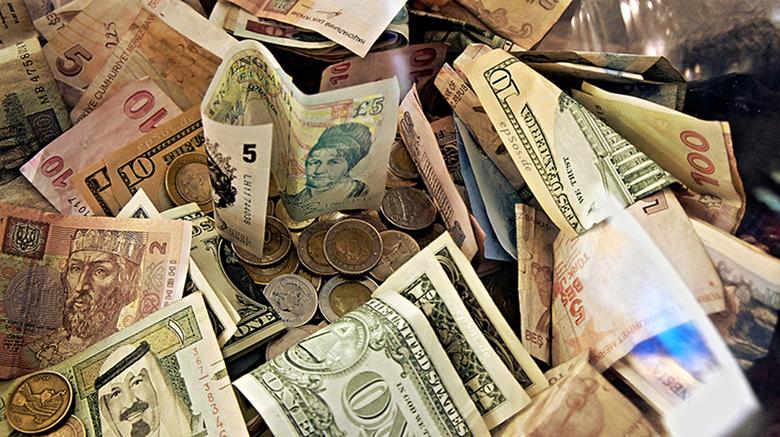 Derivatives & Currency Management trong CFA Level III (CFA Level 3): Hedging danh mục, quản lý rủi ro tỷ giá và ứng dụng phái sinh nâng cao