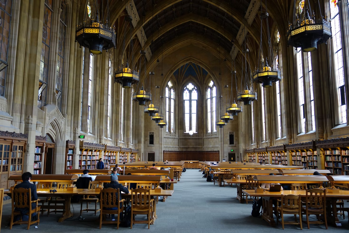 Có nên chuyển từ IELTS sang TOEFL? Checklist cho học sinh đang phân vân